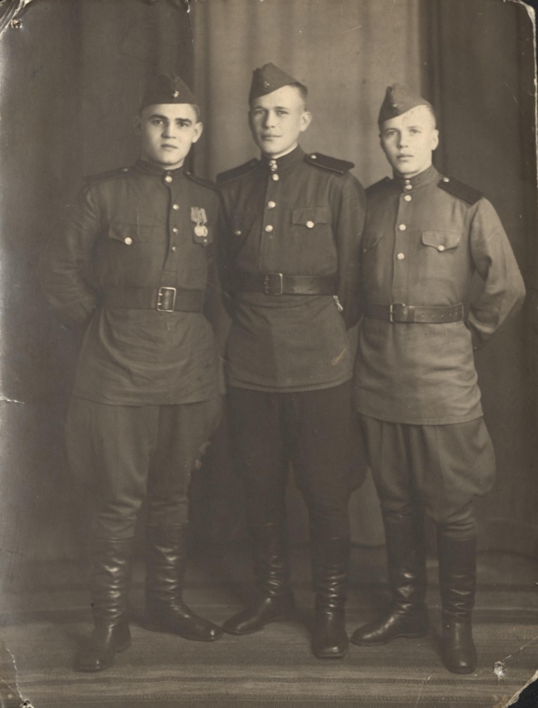 gorbunov alexsandr nikolaevich s tovarishami.jpg